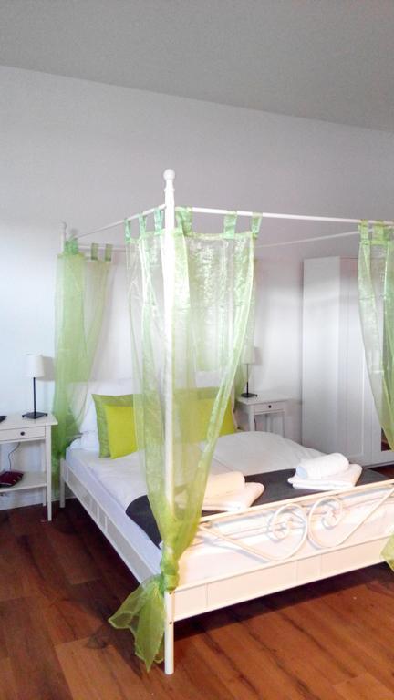 Studio Apartment Niemetzstr 51 Berlin Luaran gambar